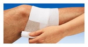 Opaska podtrzymująca do opatrunków bandaż elastyczny Peha-Fix, 20 szt. Opaska w użyciu