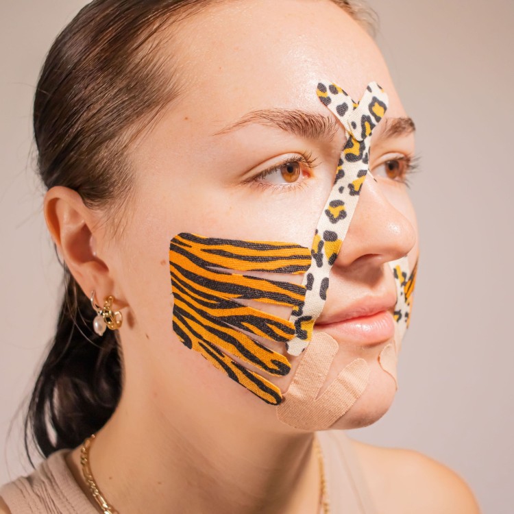 Taśma do Kinesiotapingu yellowTAPE Tygrys – 5 cm x 5 m, Bezlateksowa, Wodoodporna, taśma użyta na twarzy