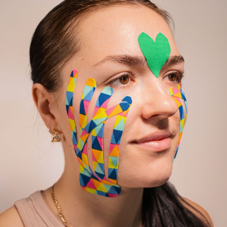 Taśma do Kinesiotapingu yellowTAPE Trójkąty – 5 cm x 5 m, Bezlateksowa, Wodoodporna , taśma w użyciu na twarzy